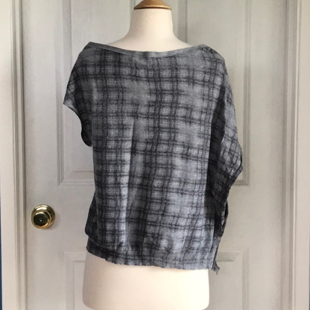 Inhabit top